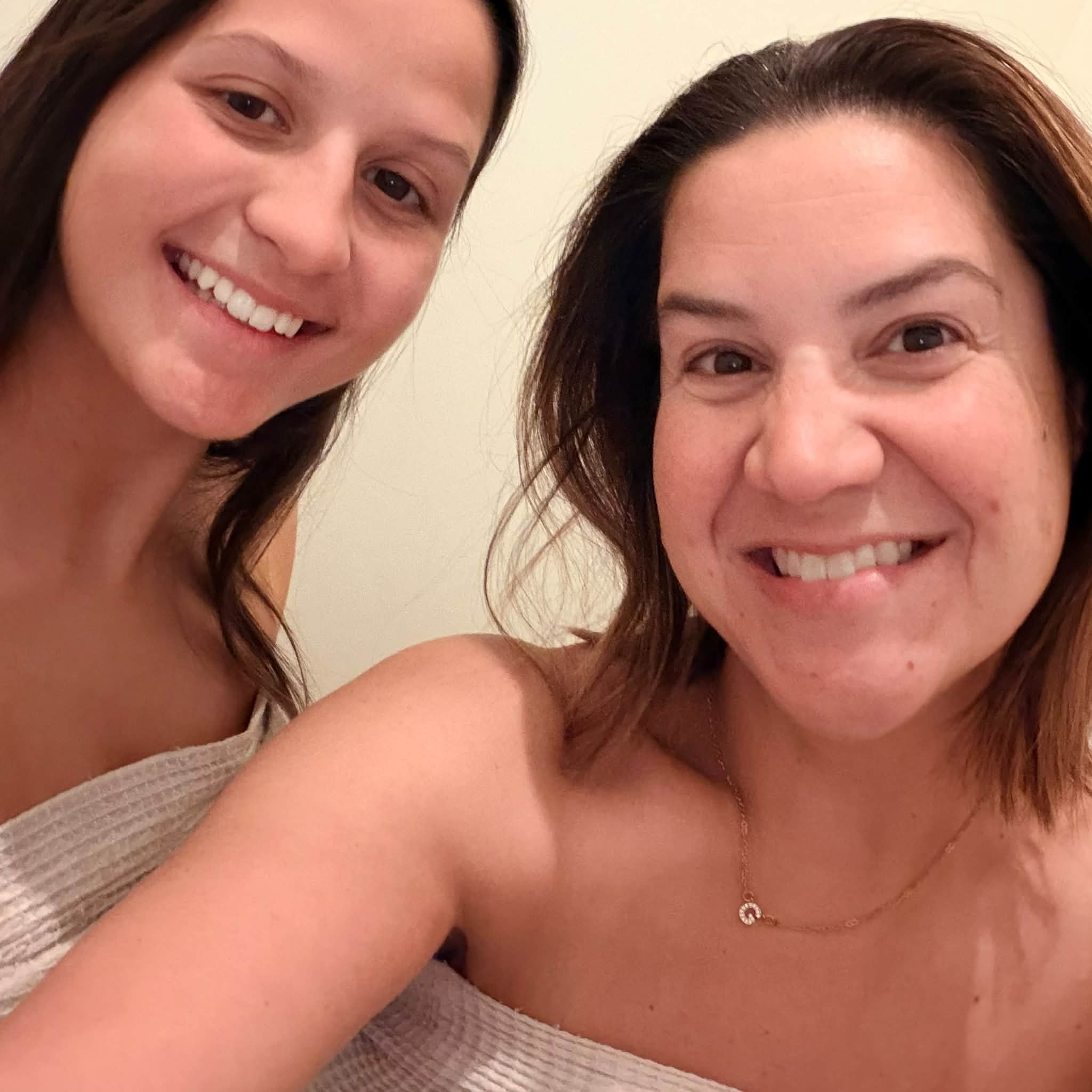 Before and after a FABULOUS Head Spa and mini Facial with my stressed nursing student!!

#mybestgirl #mommydaughterdate #velvetglo